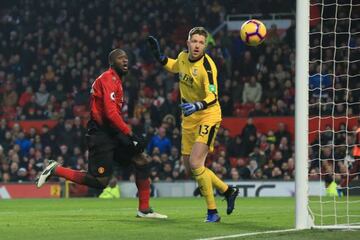 Romelu Lukaku goes close against Crystal Palace