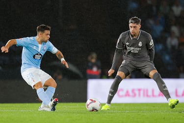 Fran Beltrán fue uno de los más insistentes tras la anotación del Madrid y de inmediato buscó asociarse con sus compañeros para buscar el empate.
EFE/Lavandeira