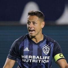 Javier Hernández debuts with a brace in his second year in MLS