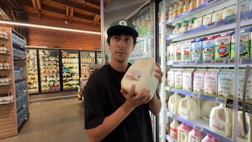 Nil Ojeda, influencer: “Estamos en el supermercado más caro del mundo y el agua vale 26 dólares”