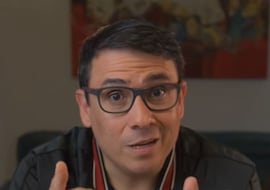 William Arias, médico: “Tu móvil, tu dedo y este movimiento cambia la estructura del cerebro, aumenta tu ansiedad y reduce la memoria”