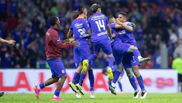 Cruz Azul se vuelve coronar en el Estadio Azteca tras 41 a&ntilde;os