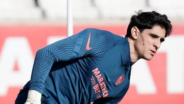 Bono se une al grupo y alivia el problema de la meta del Sevilla