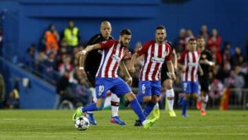 Chicharito y Carrasco.