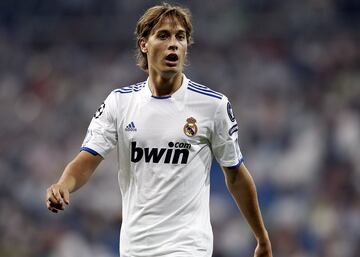 Una pena, porque era demasiado joven y no le respetaron las lesiones en el Madrid.