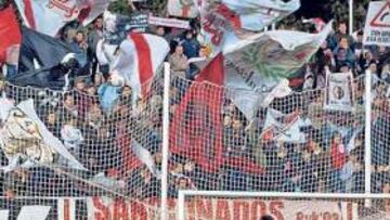 La afición apoya al Rayo.
