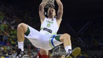 Alen Omic realiza un mate durante la última Copa del Mundo.