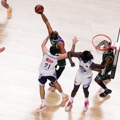 El Unicaja sigue en ascenso y supera a un Breogán atascado