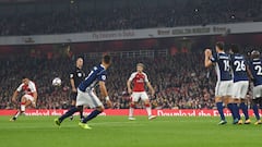 Alexis y Lacazette meten al Arsenal en la pelea por la Premier