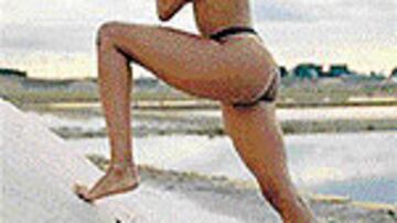 <b>EL CALENDARIO MÁS ATREVIDO.</B> El Palermo de la temporada 2001-02 rompió moldes cuando puso en el mercado el calendario más sexy del voley mundial. Monica Adams, la brasileña Ana Paula Mancino y Elena Butnaru aparecían fotografiadas por Luca Lo Bosco mostrando sus espléndidos cuerpos. El reportaje fue calificado de extraordinario.