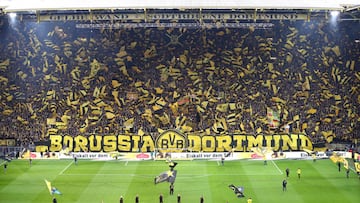 La Tribuna Sur del Signal Iduna Park, conocida como &#039;El Muro Amarillo&#039; en el derbi contra el Schalke en noviembre de 2017.