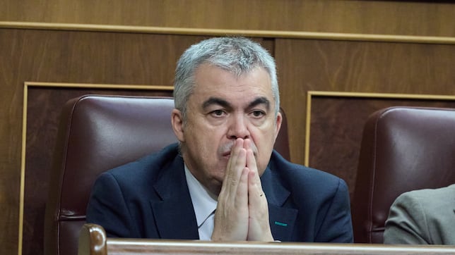 Santos Cerdán dimite y entrega su acta de diputado