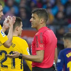 El Atlético tiene cuentas pendientes con Gil Manzano