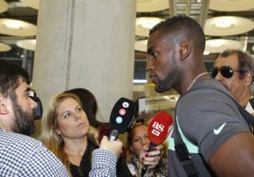 Momento de la llegada de Jackson Martínez al aeropuerto de Madrid