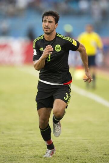 Oswaldo Alanís jugó 85 minutos ante Honduras el pasado 17 de noviembre, pues abandonó el partido debido a una lesión en la rodilla derecha.