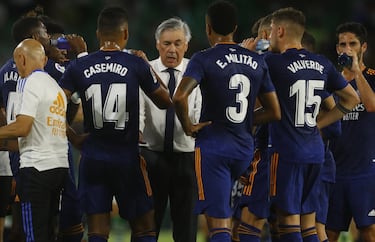 Después del segundo adiós de Zinedine Zidane, el club blanco volvió a llamar a la puerta del técnico italiano, que respondió de nuevo a la llamada del Madrid a pesar de tener aún contrato en vigor con el Everton. Sus primeros cuatro partidos de Liga de esta segunda etapa se han saldado con tres victorias y un empate. En Mestalla cumple su partido 81 en el campeonato español y el 800 en la primera división de alguna de las cinco principales ligas europeas.