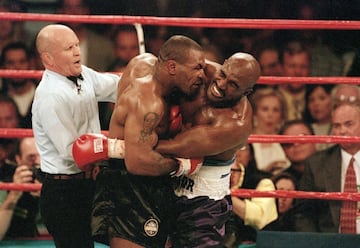 'El Mordisco' - El 28 de junio de 1997, Tyson fue descalificado en el tercer asalto por morder ambas orejas a Holyfield. Después del combate, un trozo de oreja de Holyfield fue encontrado en el ring. El 9 de julio de 1997 la licencia de boxeo de Tyson fue revocada en el estado de Nevada por voto unánime y tuvo que pagar 3 millones de dólares por el pago de los costes de la oreja.