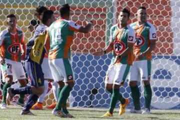 Los jugadores de Cobresal se recriminan luego del 2-1 de Moya.