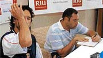 <B>TRISTE</B>. Pablo Alfaro compareció ante los medios contrariado por la situación que está atravesando el Sevilla.