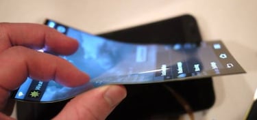 Apple trabaja en el iPhone del futuro, curvado y funcionará sin tocarlo