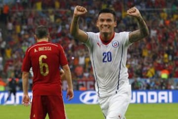 Con goles de Eduardo Vargas y Charles Aránguiz, la Roja derrotó a España en el Maracaná, el 18 de junio del 2014.