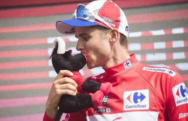 Kwiatkowski regala el rojo a Molard y Clarke gana la etapa
