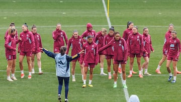 BURGOS, 08/04/2024.- Las jugadoras de la selección española femenina de fútbol durante el entrenamiento de preparación del partido que les enfrenta mañana  a la República Checa, este lunes en el estadio de El Plantío, en Burgos. EFE/Santi Otero
