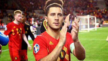 Soccer Football - Euro 2020 Qualifier - Group I - Belgium v Scotland - King Baudouin Stadium, Brussels, Belgium - June 11, 2019  Belgium&#039;s Eden Hazard applauds fans after the match    REUTERS/Francois Lenoir