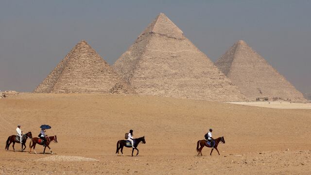 A team led by Egypt's former Minister of Antiquities finds evidence that the Pyramids were built by skilled workers.