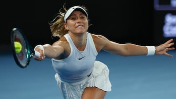 Paula Badosa, en acción durante su partido contra Aryna Sabalenka en el Open de Australia.