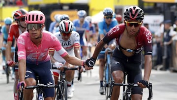 Rigoberto Ur&aacute;n y Egan Bernal durante una etapa del Tour de Francia 2019.