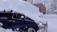 70 centímetros de nieve sobre un coche en Hokkaido, Japón, el 9 de enero del 2024.
