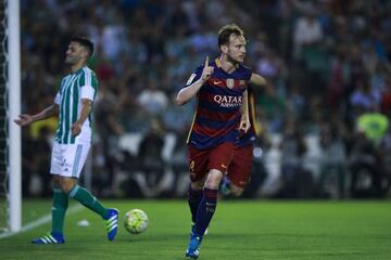 Rakitic celebrates opening the scoring for Barça.