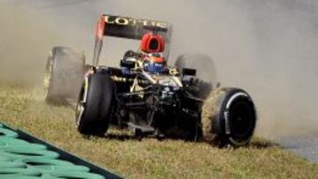 Kimi da&ntilde;&oacute; el coche en la primesa sesi&oacute;n de libres. 