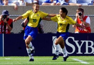 Sissi  futbolista brasileña y actualmente entrenadora, sus logros más importantes fueron con la selección brasileña, con la que debutó a los 16 años. Ganó la bota de oro en la Copa Mundial de 1999 logrando marcar 7 goles. 