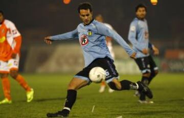 El defensa argentino tuvo un paso por Osorno (2008) y O'Higgins (2009) para luego volver a su país. En 2012 llega a San Lorenzo para ganar la Copa Libertadores 2014, donde fue parte del 11 ideal. Actualmente está en la Lazio.