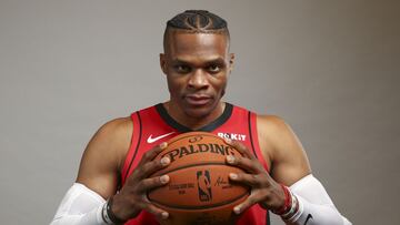 Russell Westbrook, durante su presentaci&oacute;n con Houston Rockets.