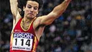 <b>VUELO INSUFICIENTE.</B> Los 8,28 de Lamela sólo le valieron la plata.