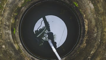 Se compra una casa en el campo, el vecino le exige usar su agua y acaba por no contestarle: “Creo que se están aprovechando de mí”