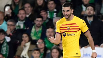 Barcelona's Spanish forward #07 Ferran Torres celebrates scoring his team's second goal during the Spanish League football match between Real Betis and FC Barcelona at the Benito Villamarin stadium in Seville on January 21, 2024. (Photo by CRISTINA QUICLER / AFP)