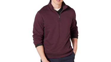 La sudadera de cuello, manga larga y forro polar que mejor queda a los hombres este invierno