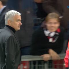 Pasó por alto: la cara de Mourinho tras perder, un poema...