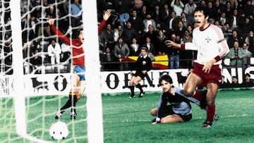 John Bonello encaja uno de los 12 goles del mítico España-Malta de 1983 (12-1).