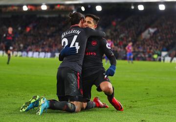 Alexis Sánchez anotó dos goles en la victoria de Arsenal sobre Crystal Palace.