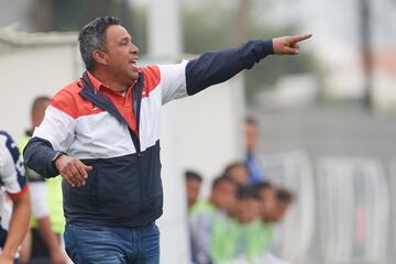 El nacido en Monterrey fue jugador de Santos Laguna en su etapa como profesional en la década de los años 80. Como estratega ganó el título de Liga MX Sub 20 con los mismos guerreros en el Apertura 2013