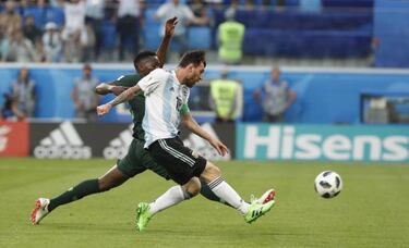 Lucky red? Messi wears ribbon sent to him by reporter's mum at World Cup