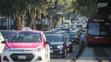 El martes 25 de febrero del 2025 no circulan los autos con engomado rosa, placas 7 y 8 en calles de Cdmx y Edomex.