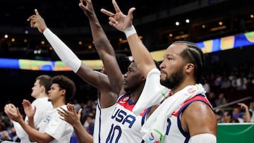 Manila (Philippines), 01/09/2023.- Players of the USA react during the FIBA Basketball World Cup 2023 2nd round stage match between USA and Montenegro in Manila, Philippines, 01 September 2023. (Baloncesto, Filipinas) EFE/EPA/FRANCIS R. MALASIG
