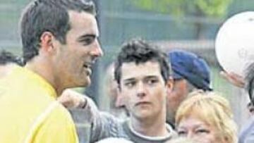 <b>ÍDOLO CERCANO. </b>Metzelder era una de los jugadores más solicitados por la afición del Borussia.