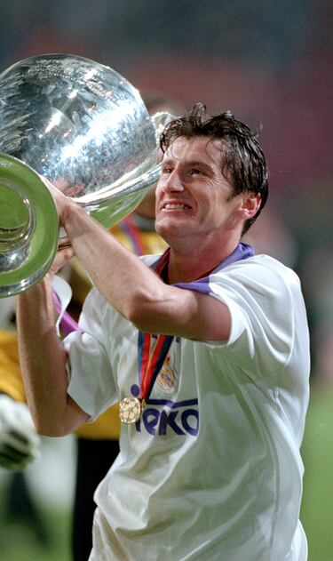 El exdelantero croata jugó con el equipo español entre 1996 y 1999. En total disputó 109 encuentros en los que marcó 49 goles y dio 11 asistencias. Cuenta en su palmarés con un título de la Liga española, una Supercopa de España, una Champions League y una Copa Intercontinental. 